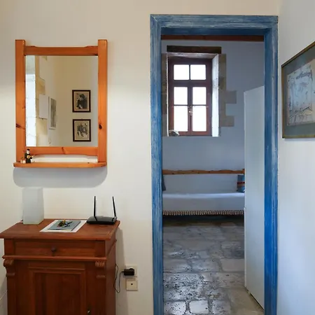 Lindas Convent Garden 4 *