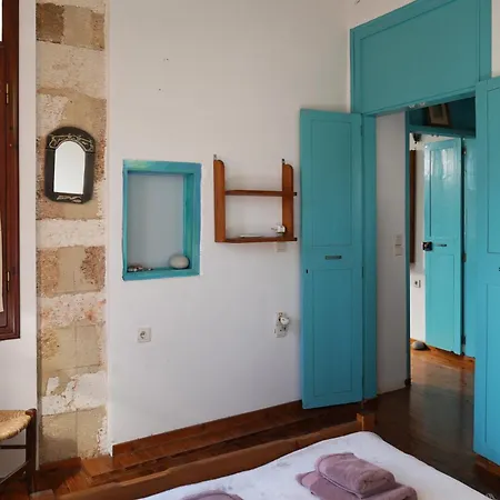 Lindas Convent Garden 4 *