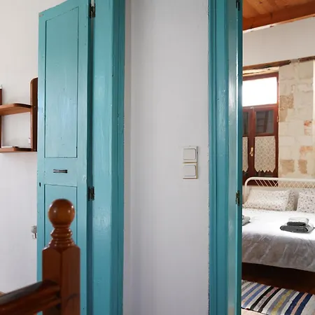 Lindas Convent Garden 4 *