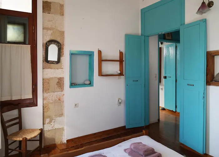 Lindas Convent Garden 4 *