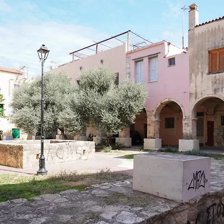 Lindas Convent Garden 4 *