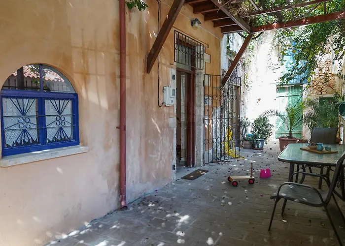 Lindas Convent Garden 4 アパート